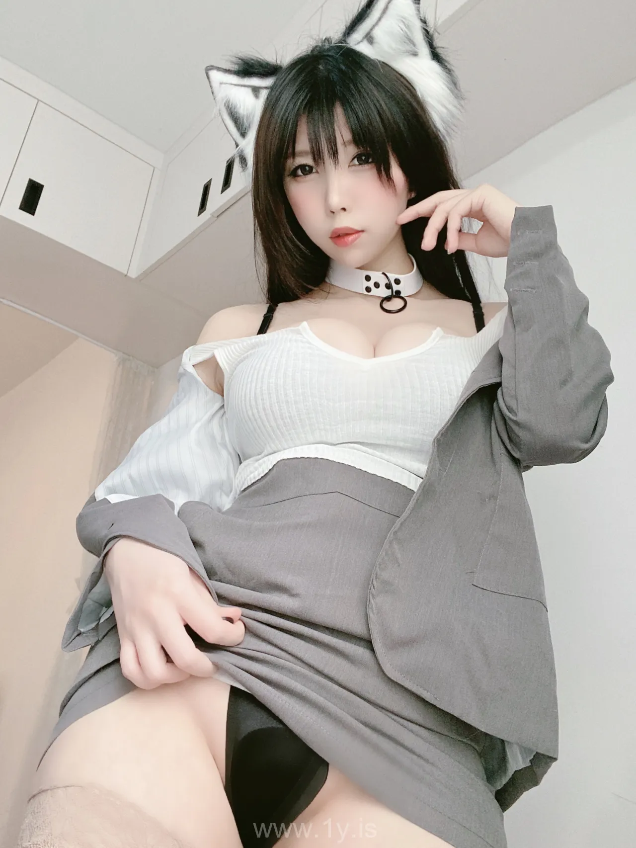 鹿野希 Fantia 2022.04 Vol.15 しゃがん姿